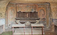 Thumbnail of chateau-Loubens-chapelle-autel.jpg